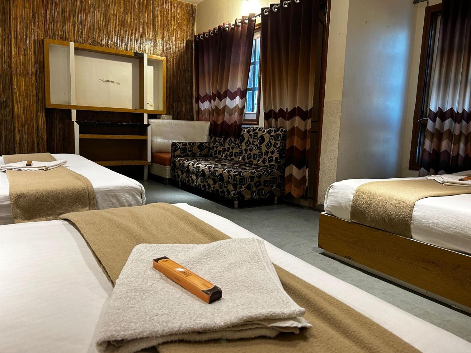 Hotel Empire اوجاين المظهر الخارجي الصورة