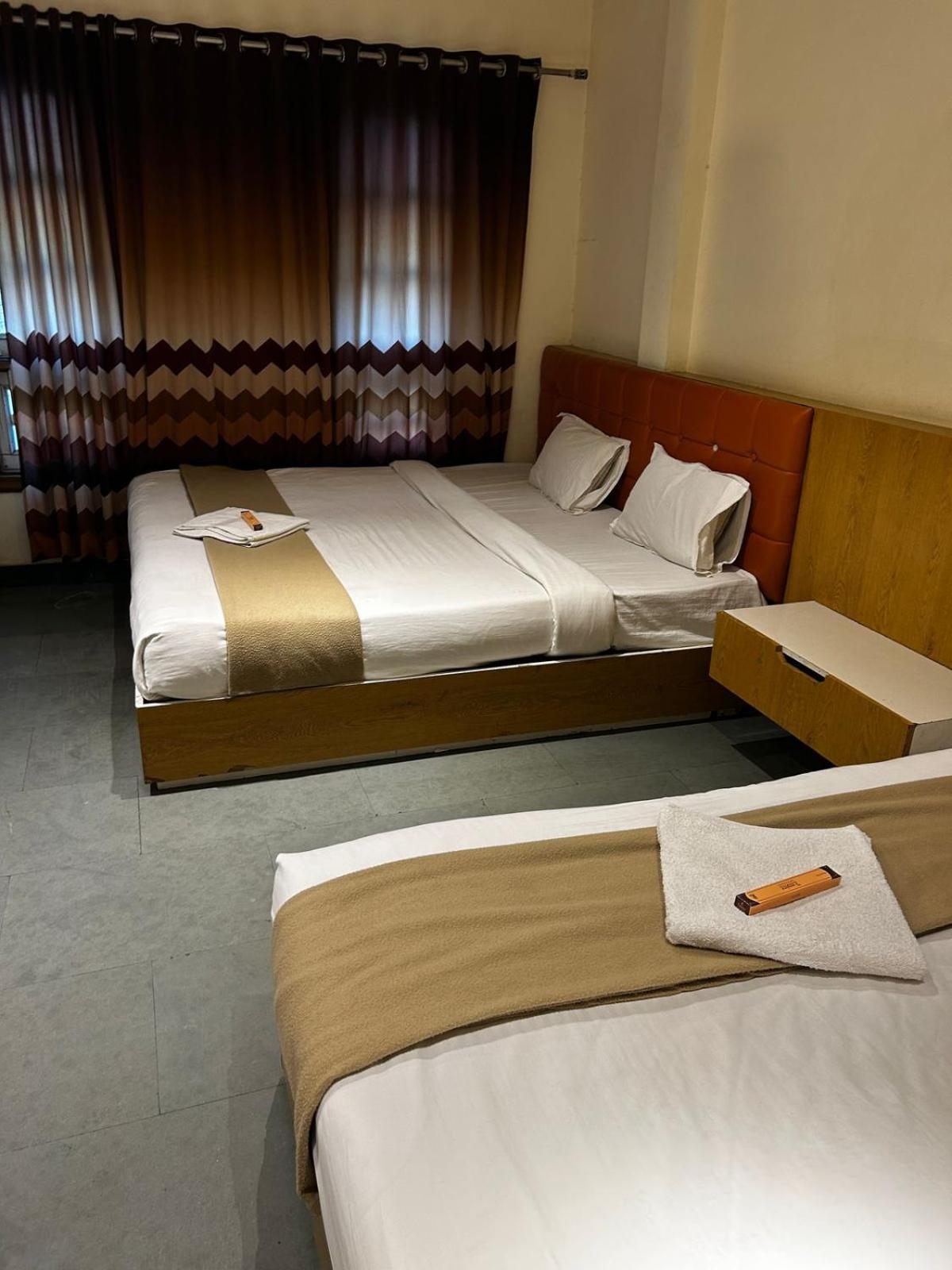 Hotel Empire اوجاين المظهر الخارجي الصورة