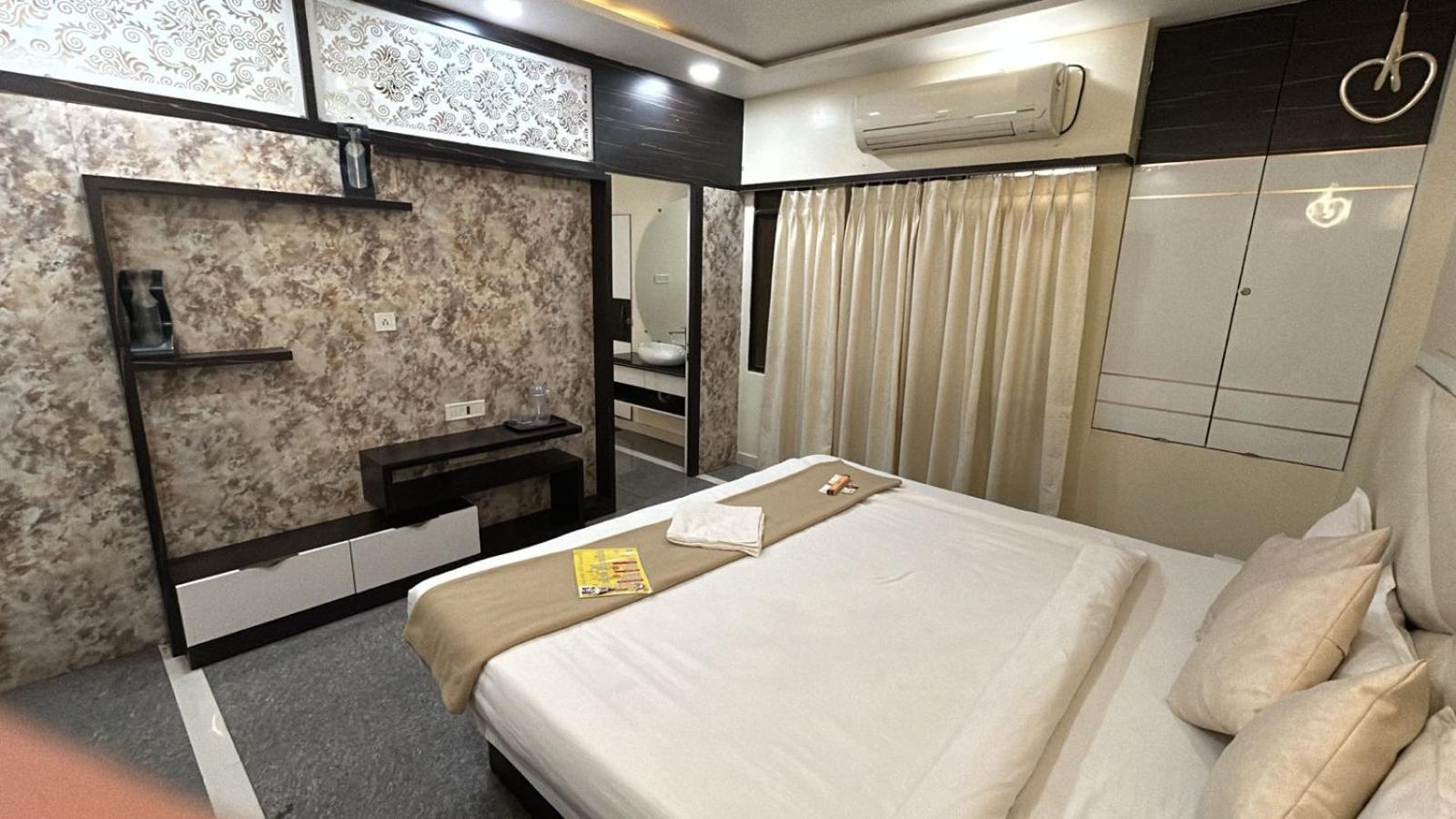 Hotel Empire اوجاين المظهر الخارجي الصورة