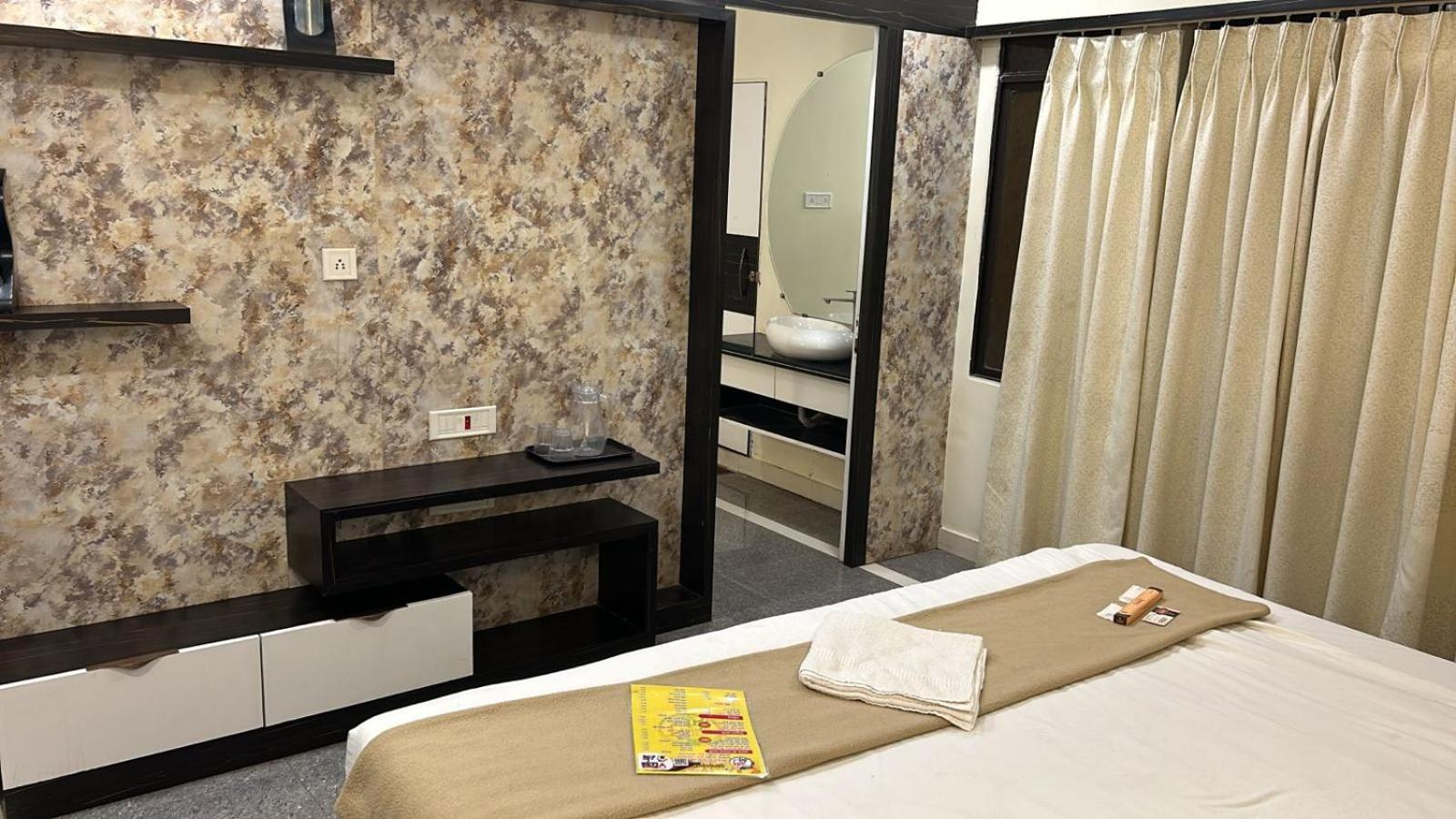 Hotel Empire اوجاين المظهر الخارجي الصورة