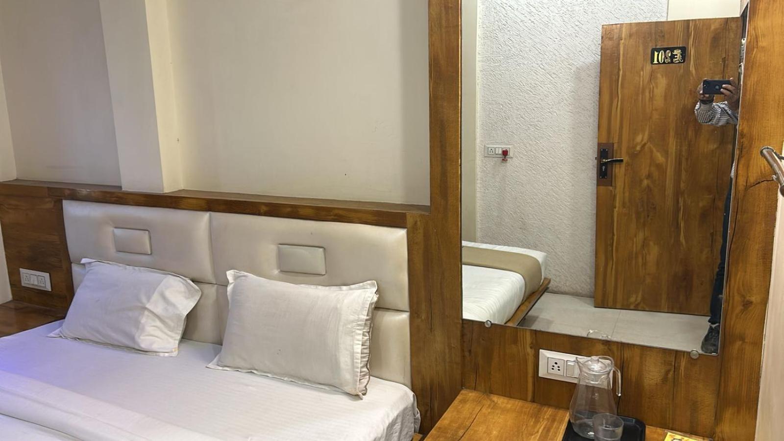 Hotel Empire اوجاين المظهر الخارجي الصورة
