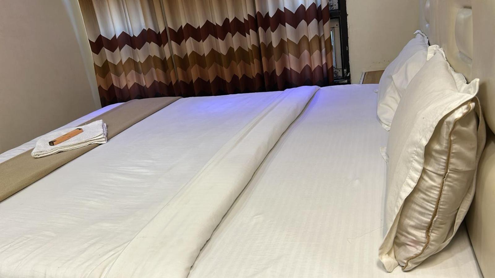 Hotel Empire اوجاين المظهر الخارجي الصورة