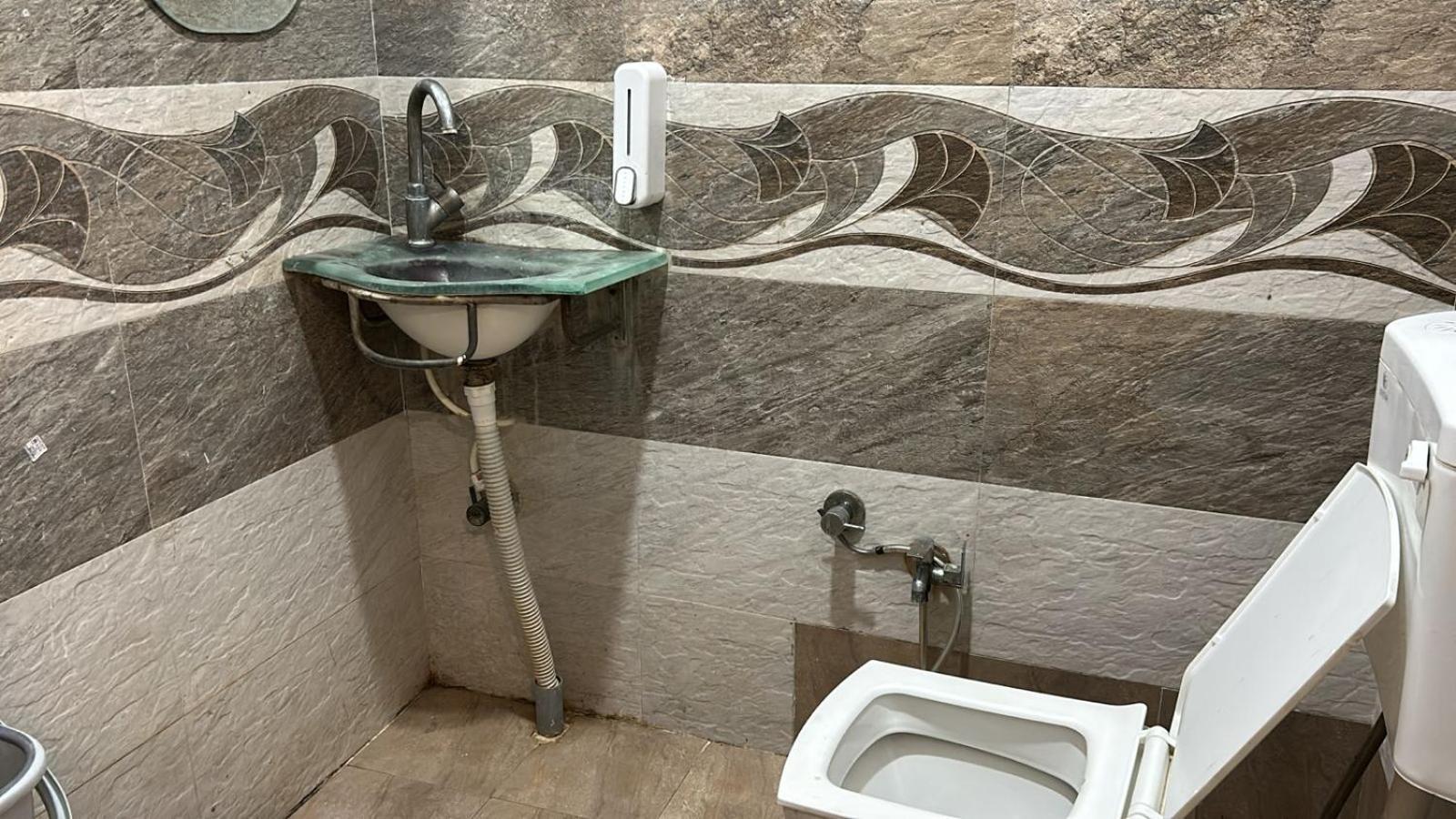 Hotel Empire اوجاين المظهر الخارجي الصورة
