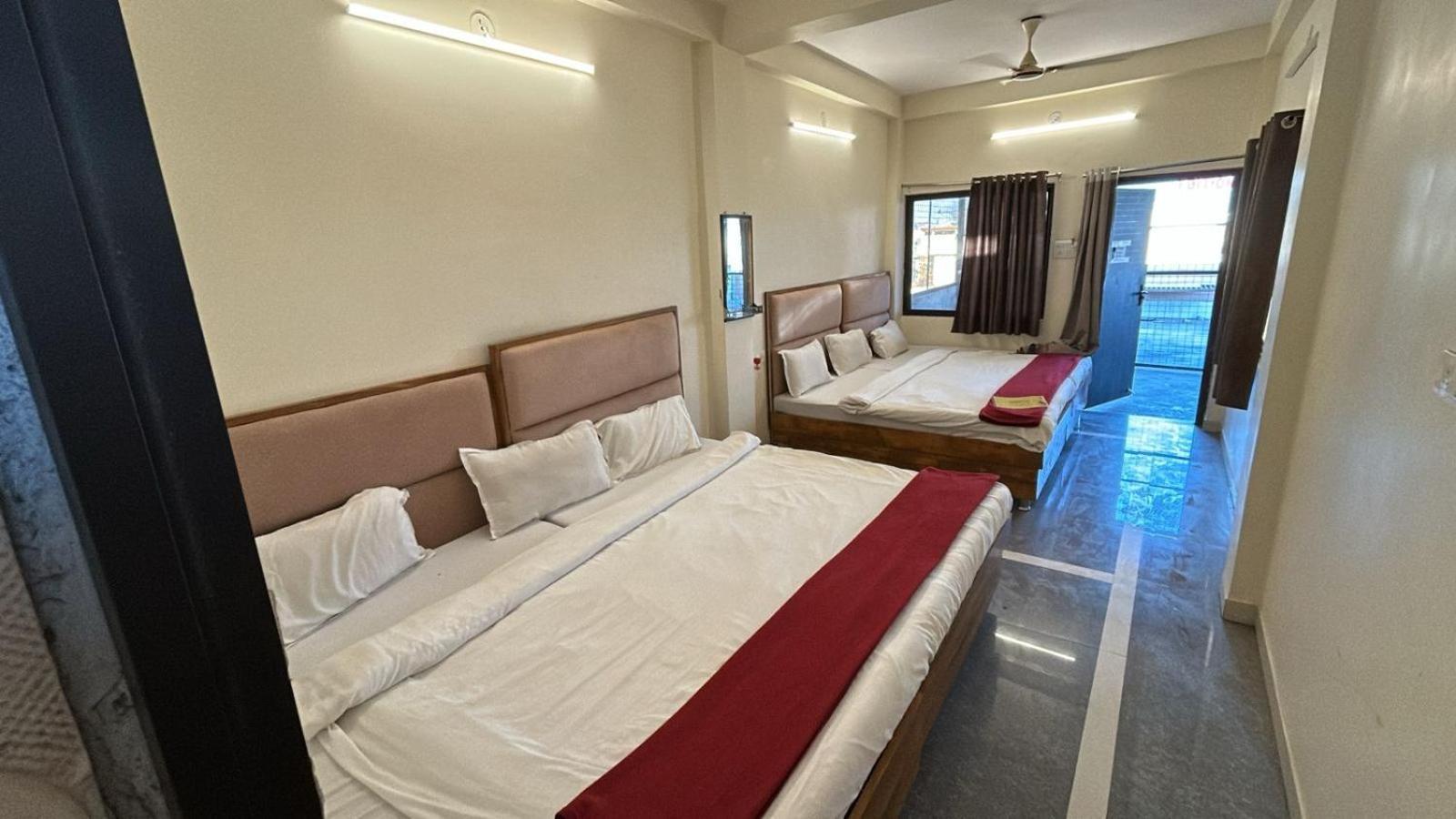 Hotel Empire اوجاين المظهر الخارجي الصورة