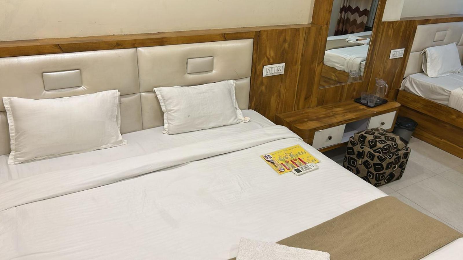 Hotel Empire اوجاين المظهر الخارجي الصورة