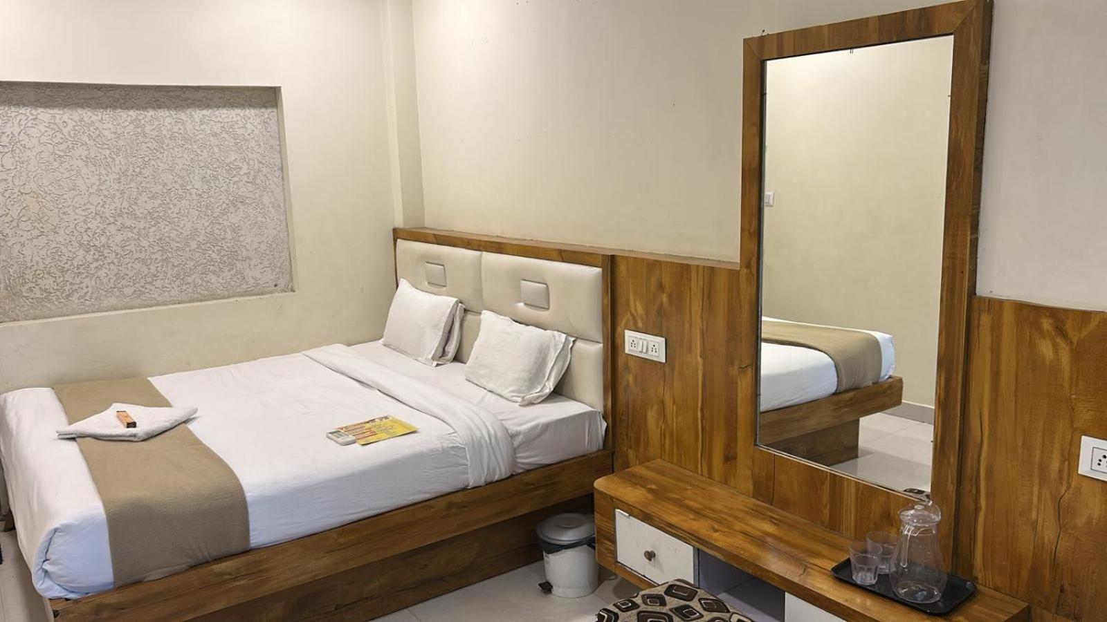 Hotel Empire اوجاين المظهر الخارجي الصورة