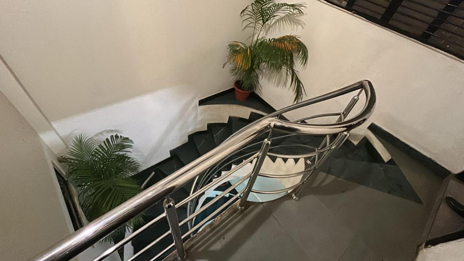 Hotel Empire اوجاين المظهر الخارجي الصورة