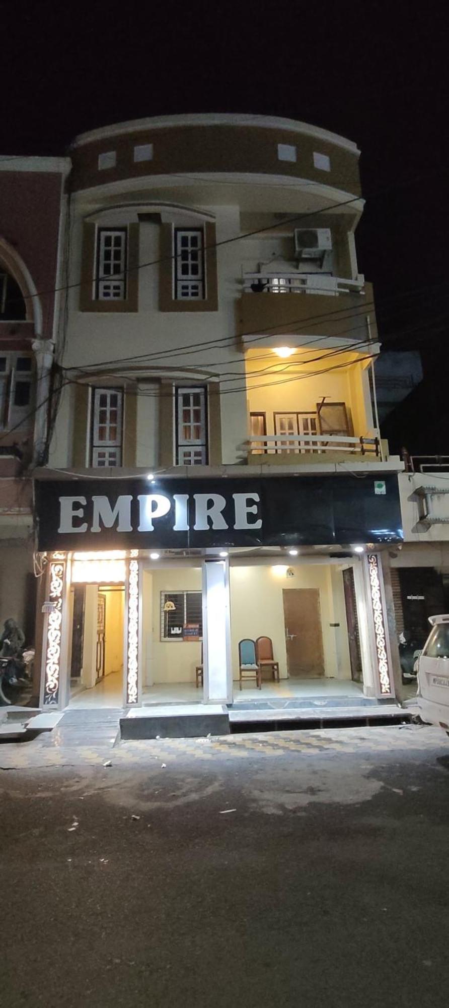 Hotel Empire اوجاين المظهر الخارجي الصورة